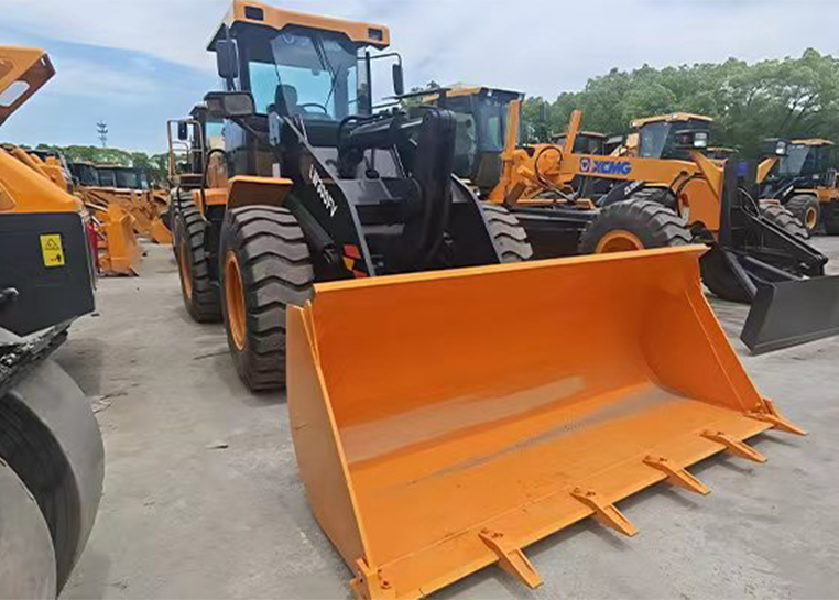 Are Loaders and wheel loaders the same?