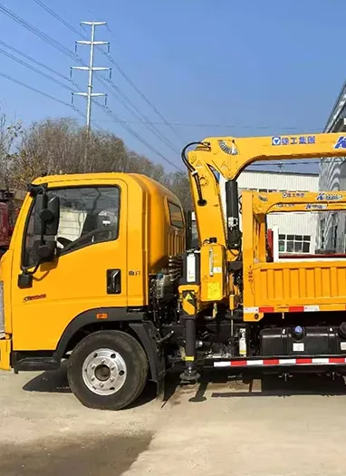 XCMG 5 ton SQ5SK3Q mini telescopic boom truck mounted crane
